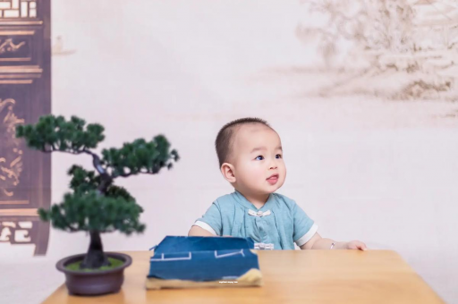 文山宝宝拉屎就哭